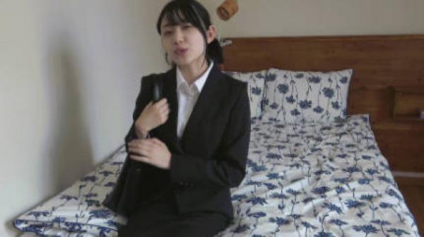 FC2PPV-1888207-地方台美少女主播Yumi酱身着生疏的求职西装被无套插入到欲仙欲死